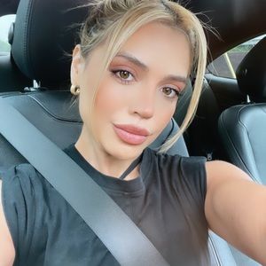 Meet your Posher, Iris